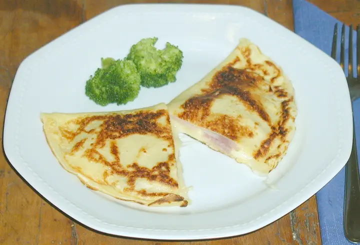 Palatschinken mit Schinken und Käse