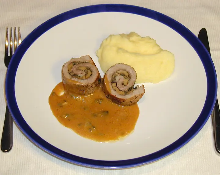Schnitzelrouladen mit Gorgonzolasoße