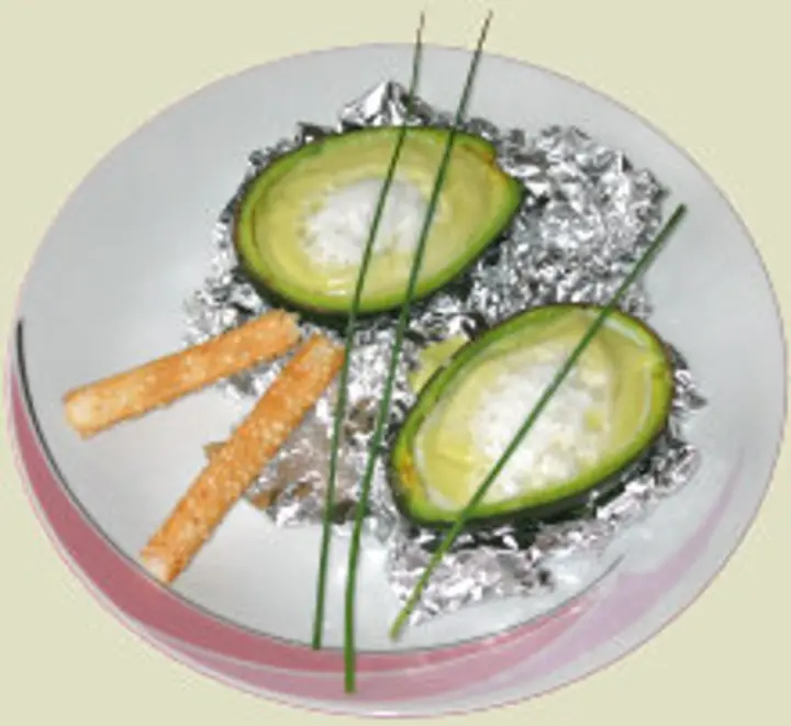 Kalte Avocado-Suppe mit Milchschaum