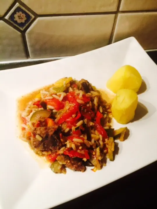 Serbischer Eintopf (Gjuwetsch)