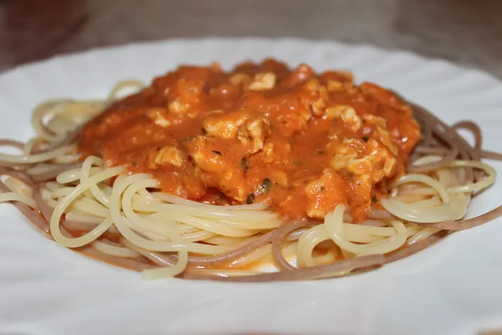 Spaghetti mit Pouletpasta
