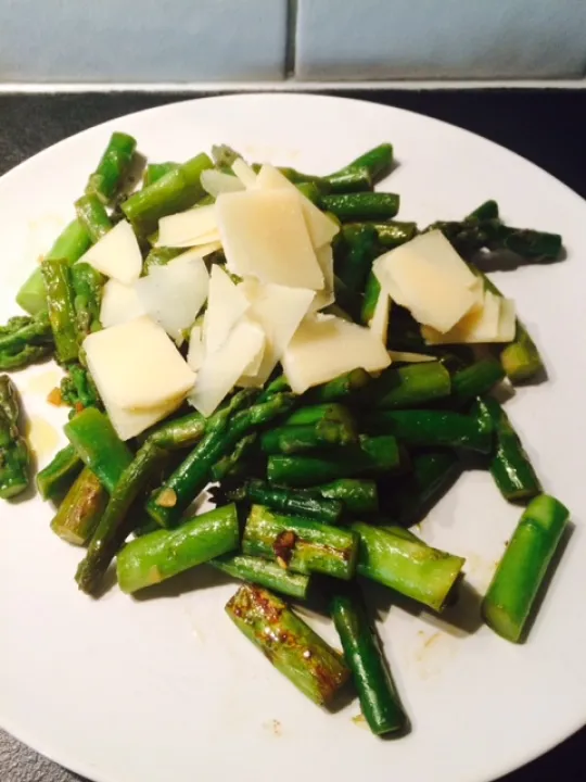 SPARGEL mit Knoblauch+Parmesan