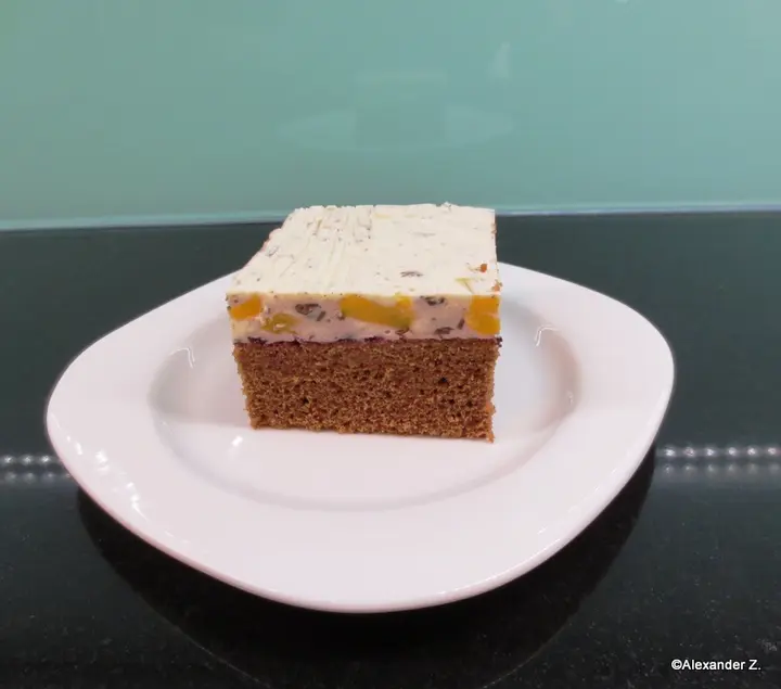 Pfirsich-Straciatella-Schnitten