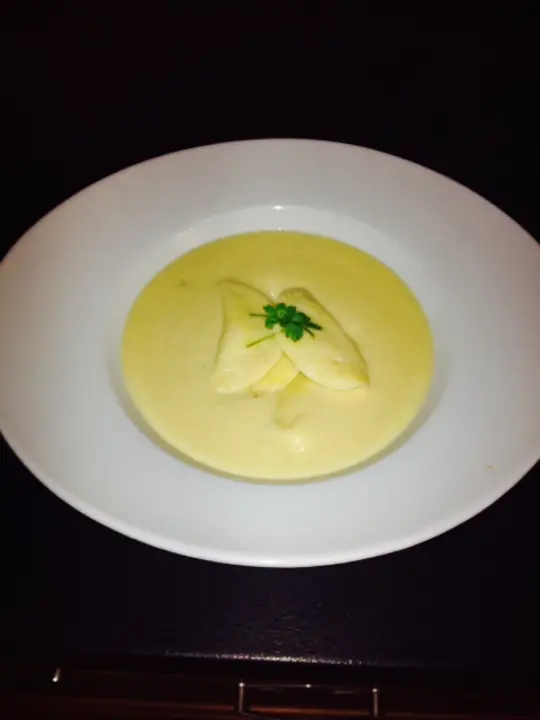 Kartoffelsuppe mit Sellerietascherl