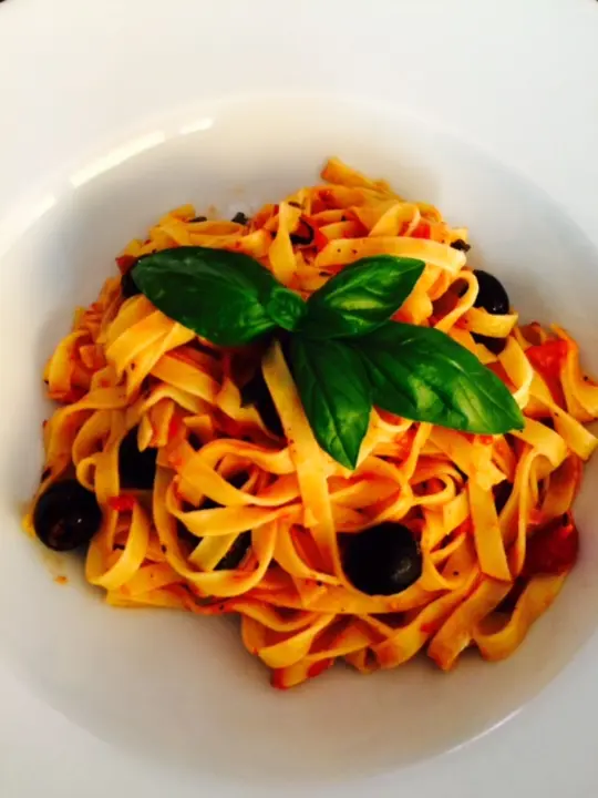 Pasta mit eingelegten Tomaten