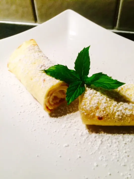 Palatschinken mit Topfen-Rum Creme