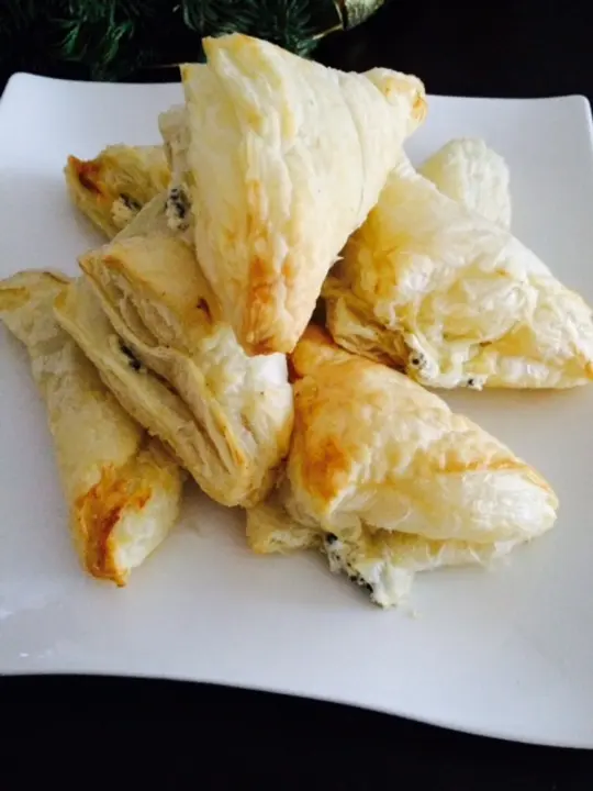 Blätterteigtascherl mit Trüffel-Creme fraich Füllung