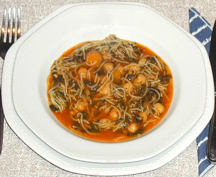 Tunesische Gemüsesuppe mit Nudeln