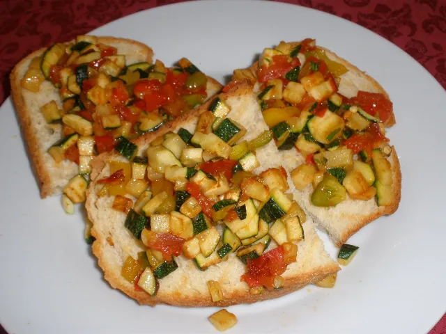 Zucchini - Tomaten Crostinis