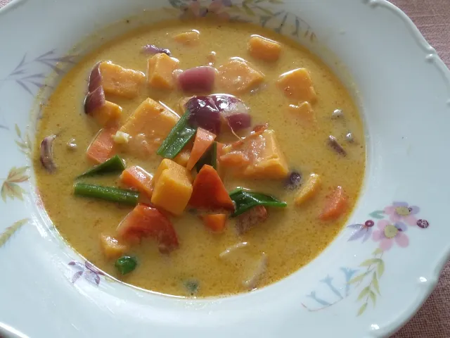 Rote Thai Curry Suppe mit Süßkartoffel