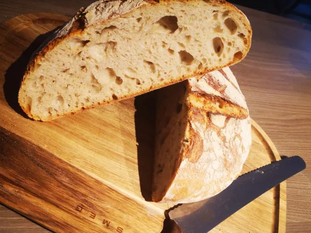 Sauerteigbrot aus Weizenmehl (Gusseisentopf)