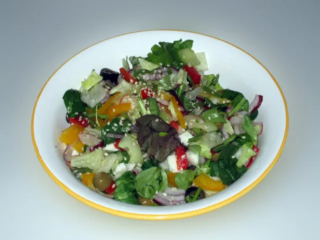 Blattsalat mit Sesam