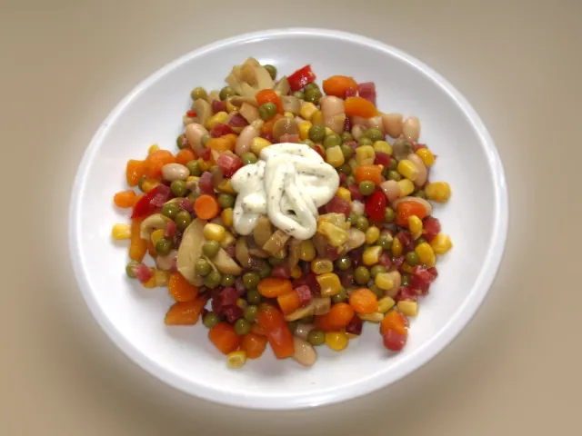 Gemüsesalat mit Katenschinken