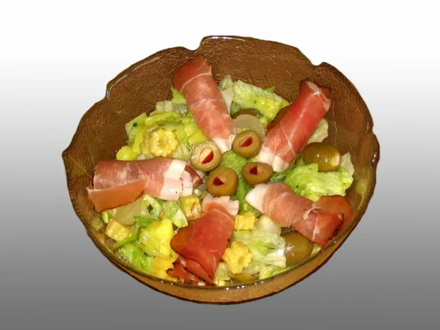 Eisbergsalat mit Schinkenspeck