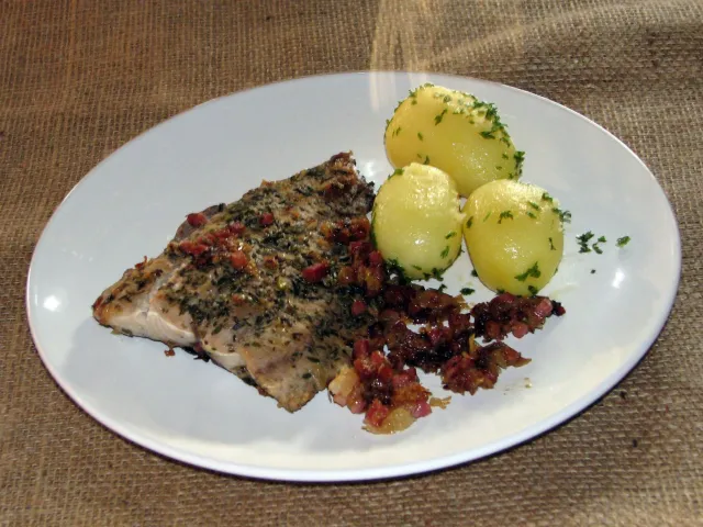 Wolfsbarsch mit Speckkräutern