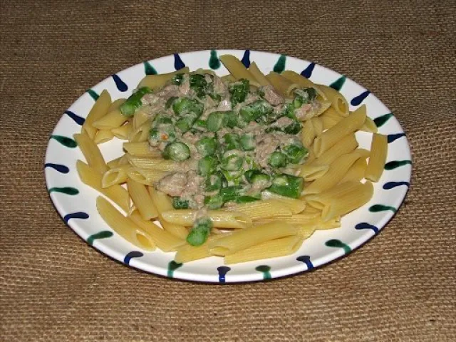 Penne mit Grünspargel und Thunfisch