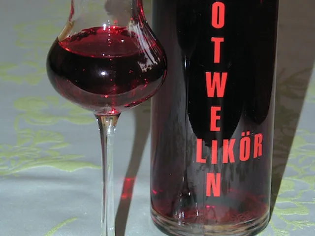 Rotweinlikör