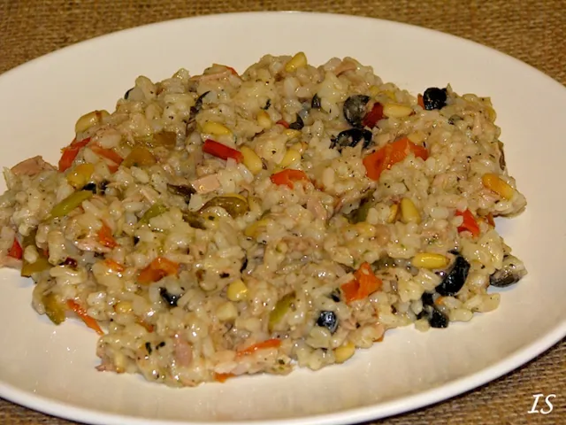 Risotto mit Thunfisch und Pinienkernen
