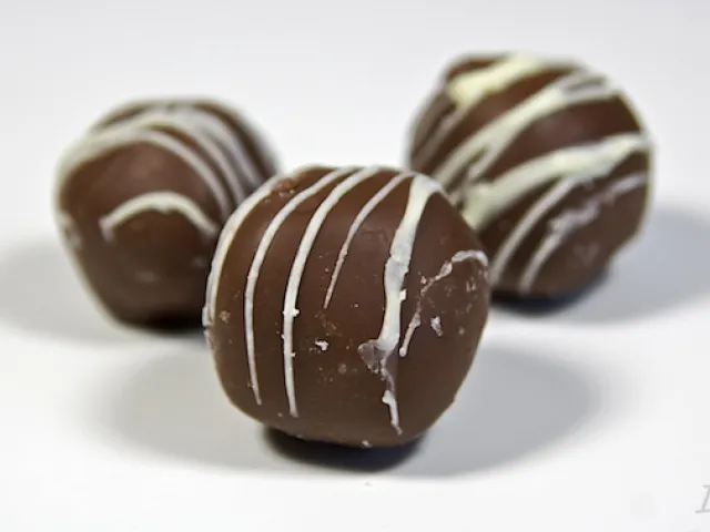 Nougat-Marzipan-Kugeln