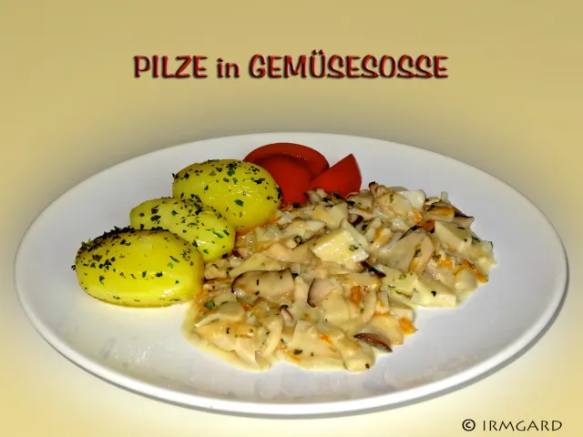 Pilze in einer Gemüsesosse