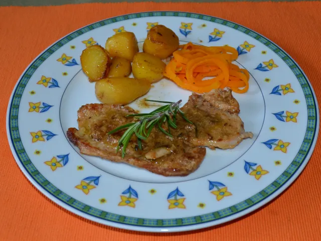 Thymian-Schnitzerl mit Kartoffeln