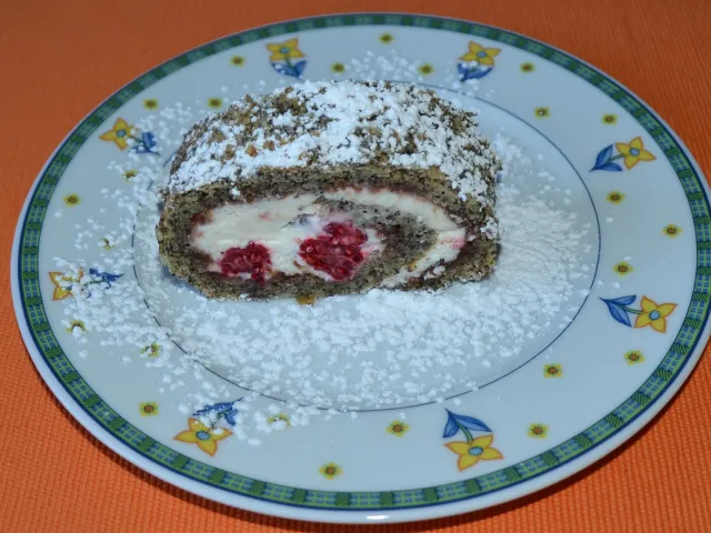 Mohn-Topfenroulade