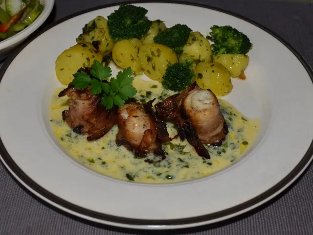 Fischrouladen im knusprigen Speckmantel