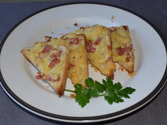 Überbackene Käsebrote