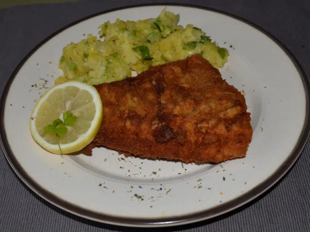 Gebackener Karpfen mit Kartoffel-Lauch-Gemüse