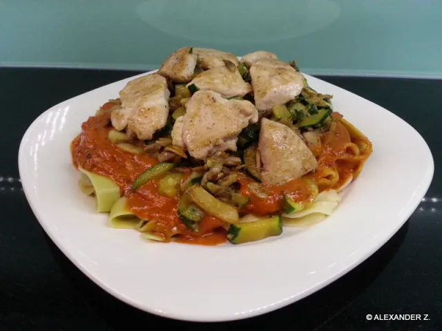 Bandnudeln mit Putenfleisch