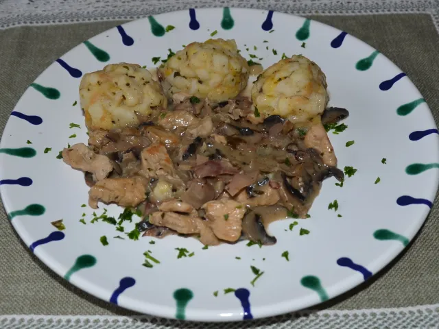 Putenpfanne mit Pilzen