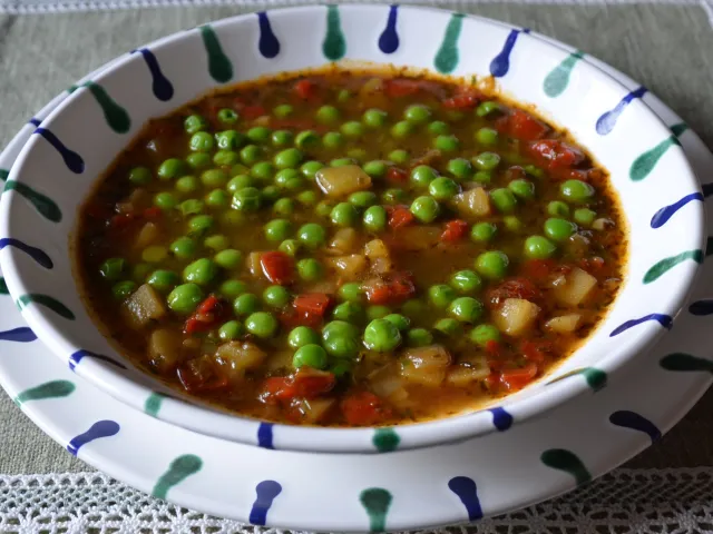 Ungarische Kartoffel-Erbsensuppe