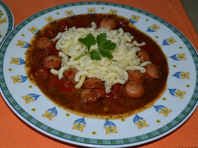 Würstel-Paprika-Gulasch