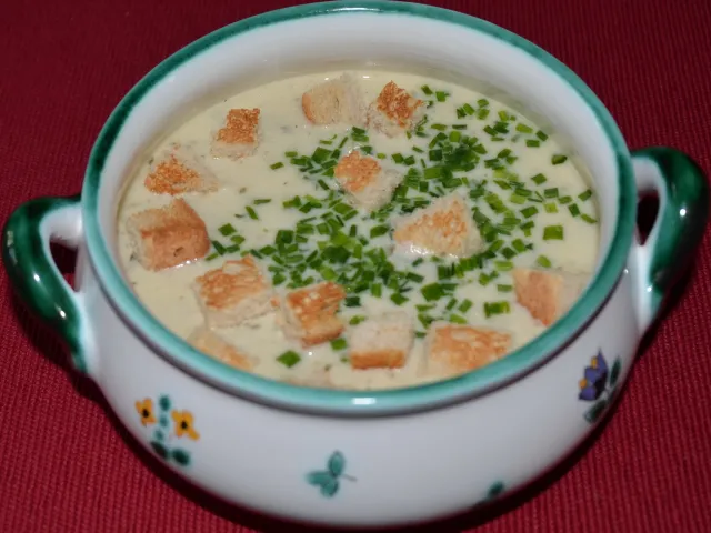 Frühlings-Kräuter-Brotsuppe