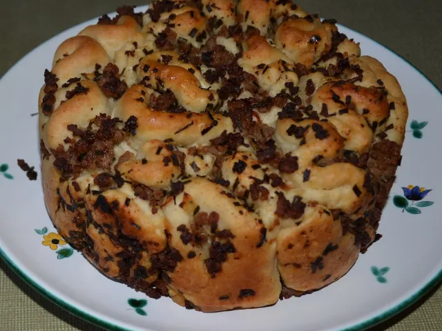 Faltenbrot mit Faschiertem