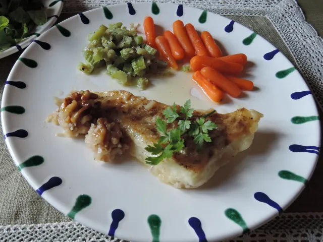 gebratener Fisch mit Gemüse