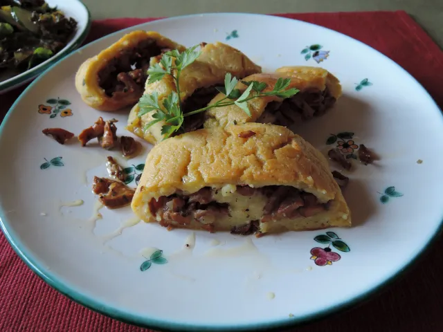 Kartoffel-Eierschwammerlroulade