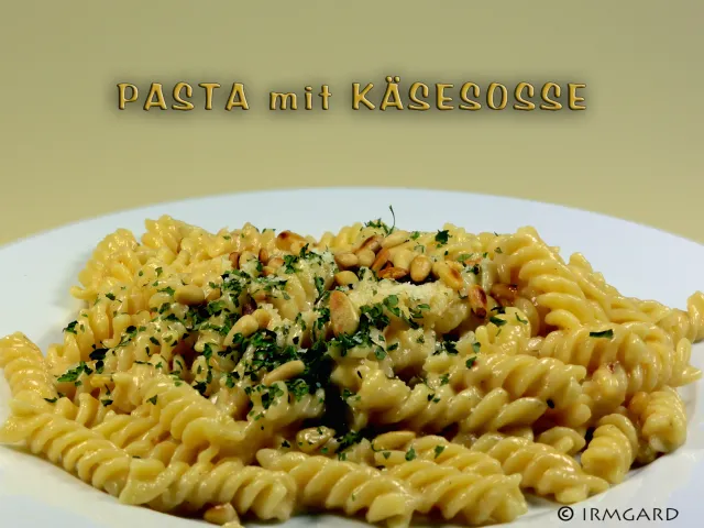 Pasta mit klassischer Käsesosse