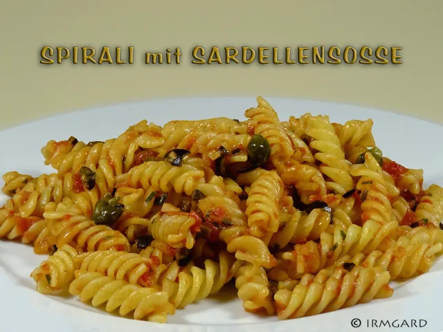 Spirali mit Sardellensosse