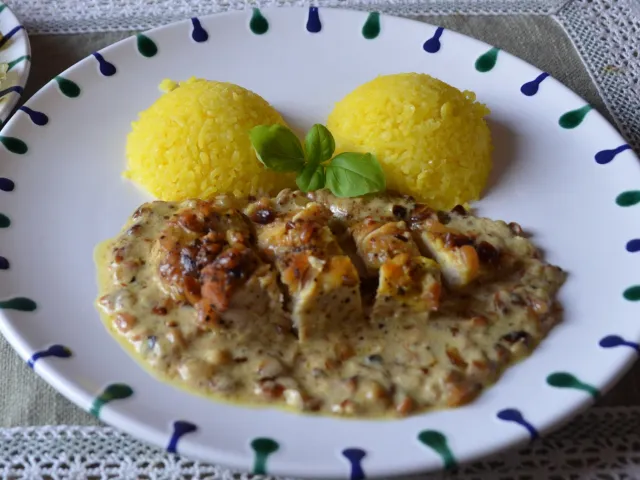 Hendlfilet mit Pinienkernsauce