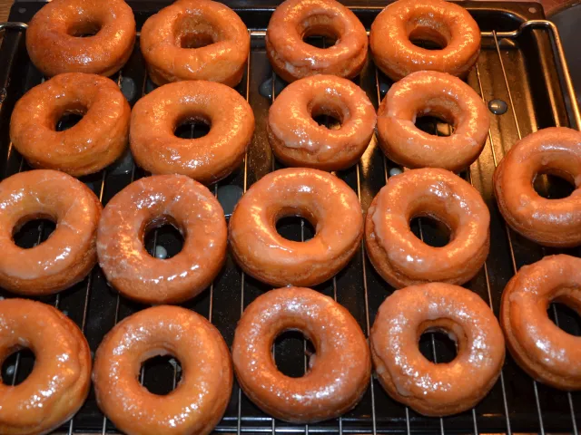 Donuts mit Zucchini & Ingwer