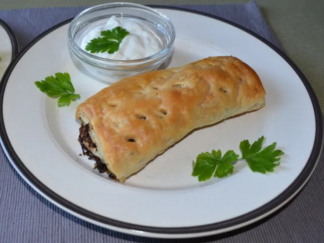 Pikante Blätterteigrolle