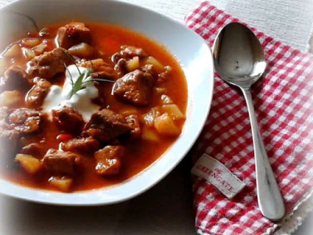 Ungarische Gulaschsuppe