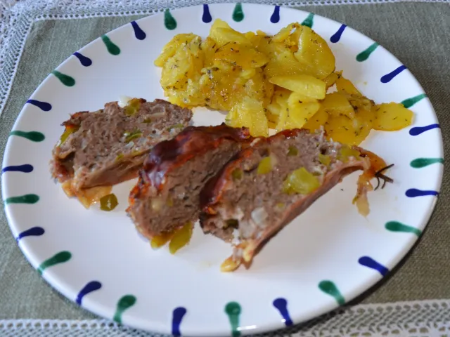 Faschierter Braten mit Paprika und Emmentaler