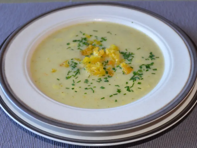 Kartoffel-Stangenselleriesuppe