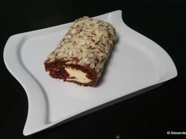 Vanille Kirschroulade