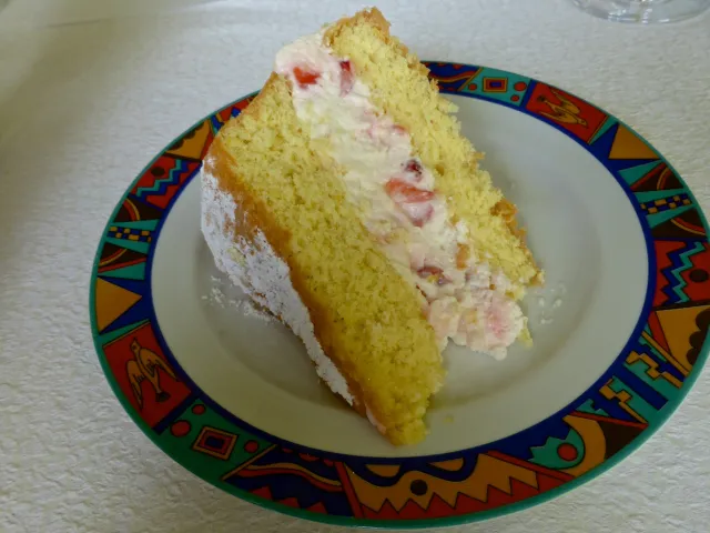 ERDBEER-BISKUITTORTE