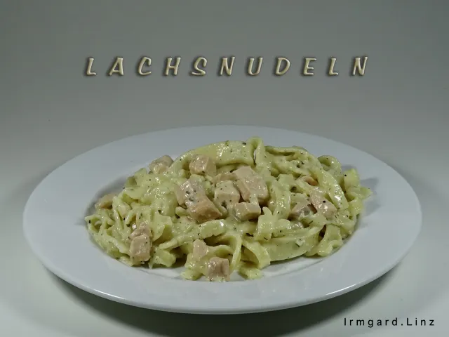 Lachsnudeln