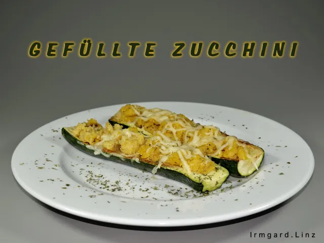 Gefüllte Zucchini