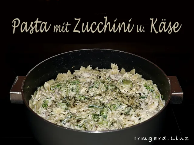 Pasta mit Zucchini und Käse
